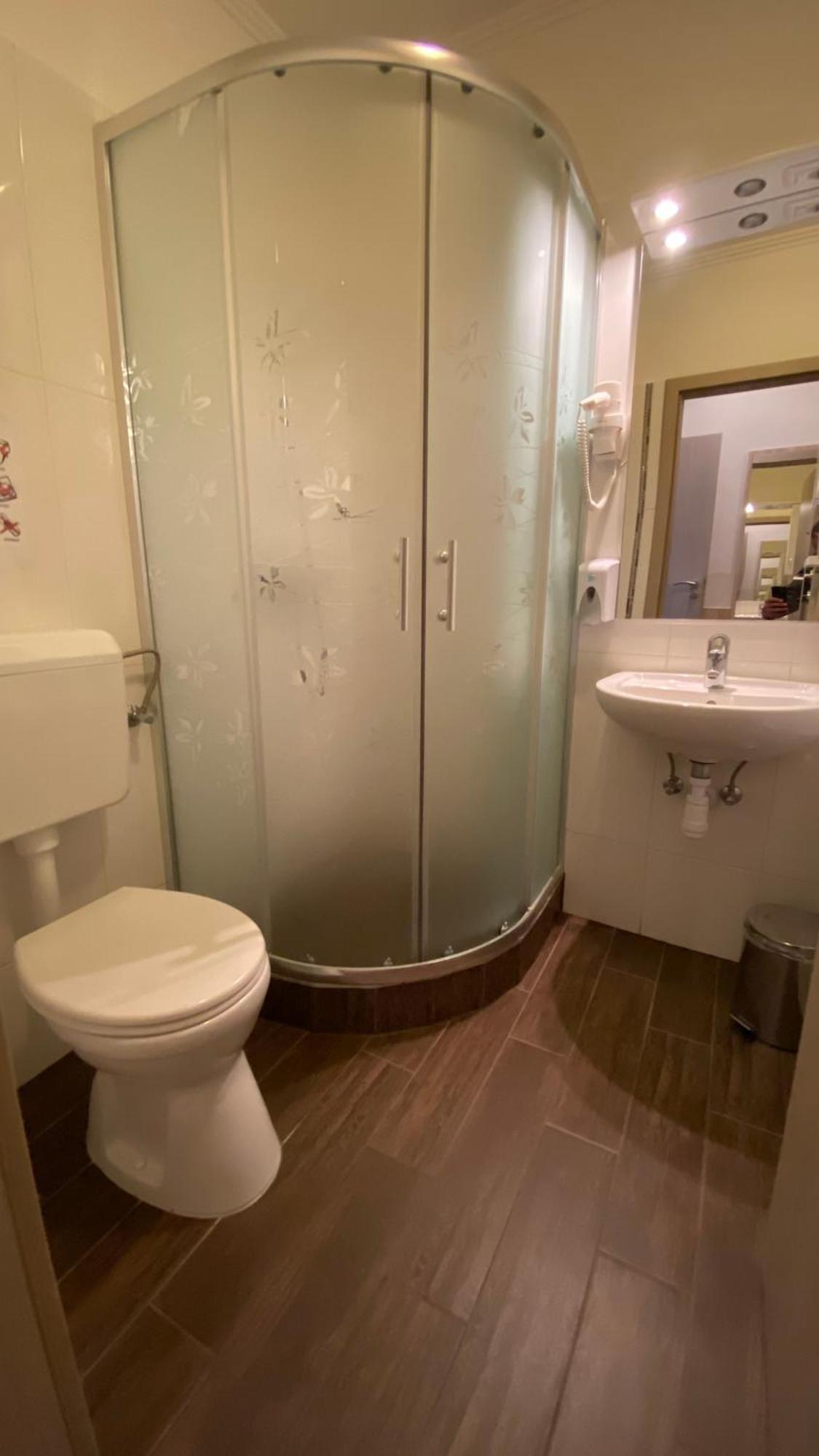 Levendula Vendeghaz Hotel Győr Eksteriør billede