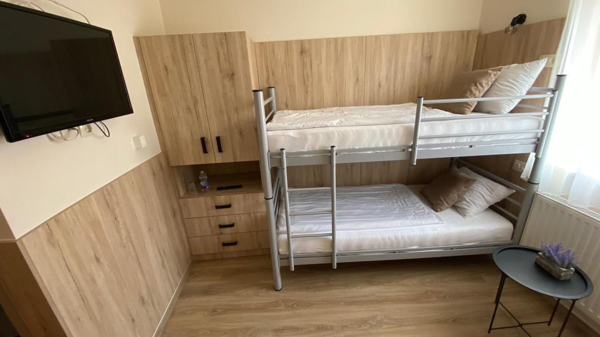 Levendula Vendeghaz Hotel Győr Eksteriør billede